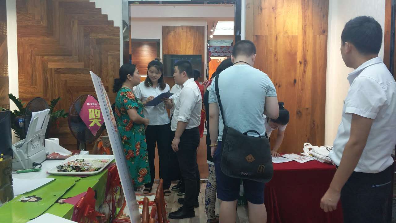 �L(zh��ng)ɳ�f������̈́�Ůʿ